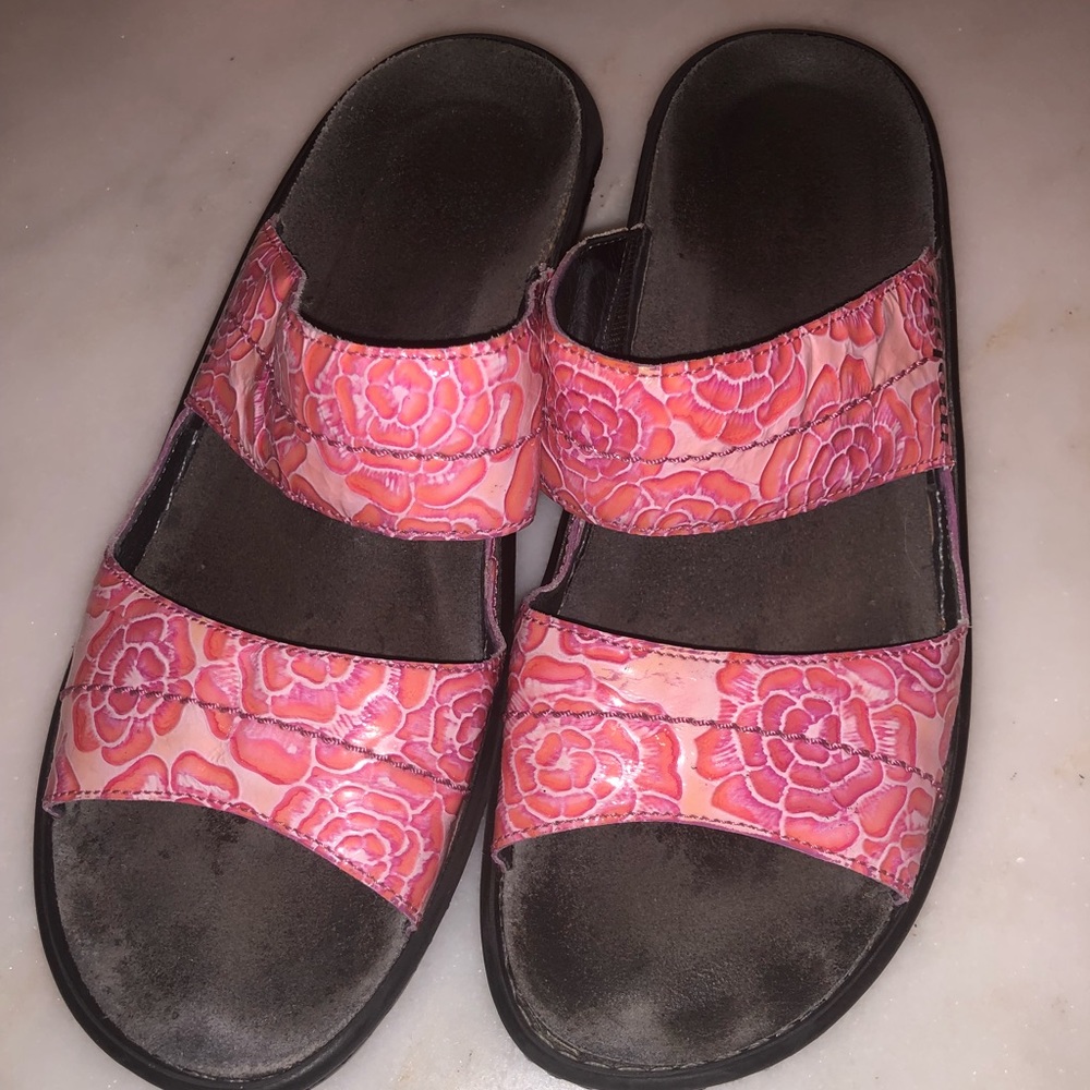 Flower clogs